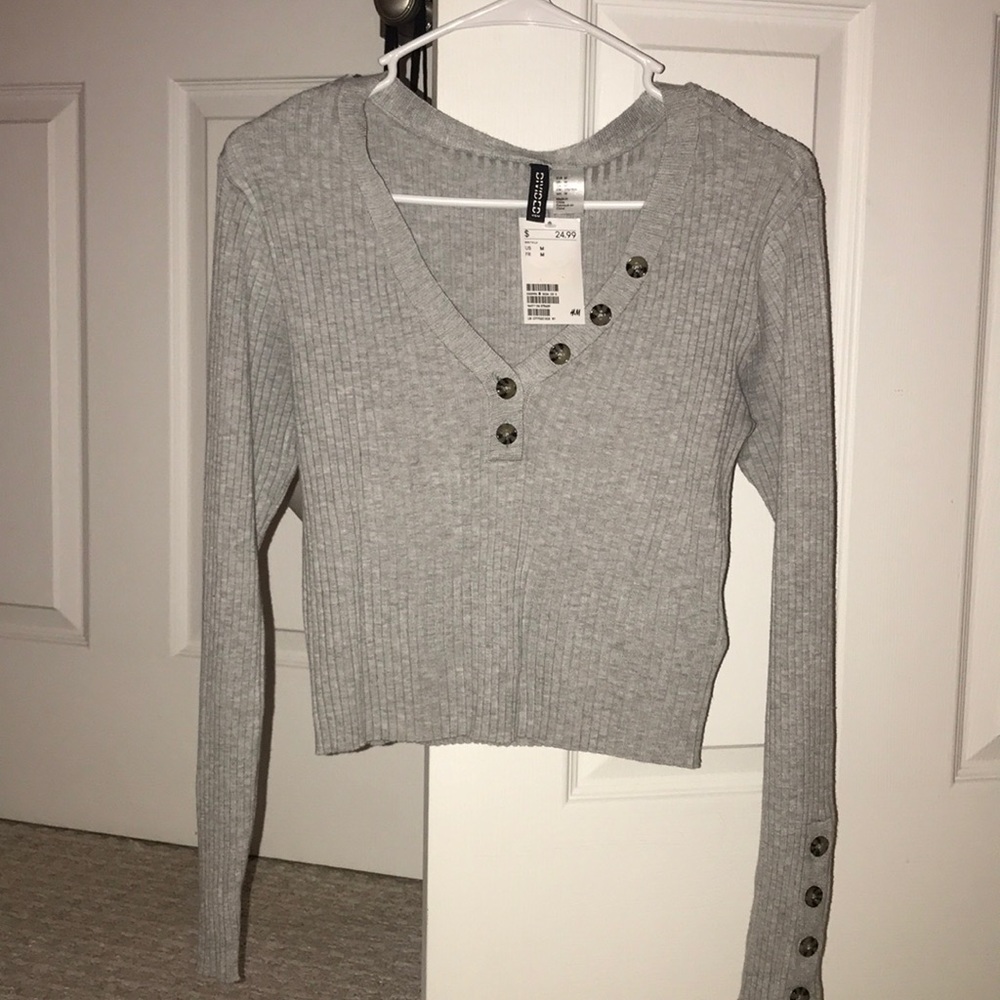 H&M Cute Semi Cropped Shirt With Buttons!